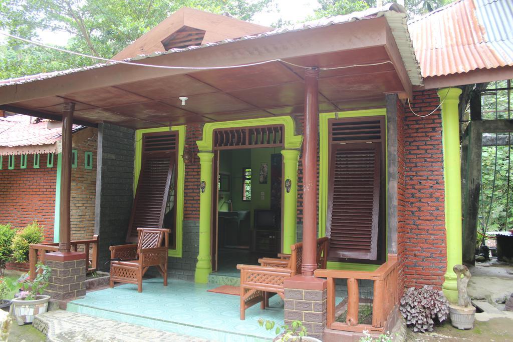 Rain Forest Guest House And Jungle Trekking Bukit Lawang Esterno foto
